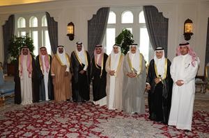 الشيخ حمد بن جاسم ال ثاني متوسطا السفير علي الهيفي ورئيس واعضاء الوفد الصحافي الكويتي
خالد معرفيكونا
