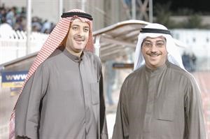 الكاظمي مع نائب رئيس النادي العربي السابق سمير سعيد﻿
