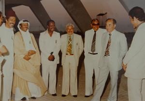 رؤساء وفود مع وزير الرياضة المهزالي في تونس عام 1979
