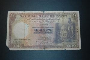 عشرة جنيهات مصرية قديمة﻿