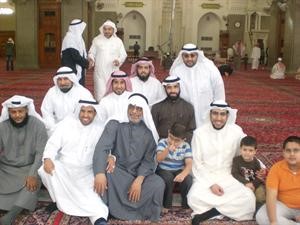 المشاركون في رحلة العمرة في لقطة تذكارية