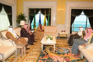 سمو ولي العهد الشيخ نواف الاحمد مستقبلا الشيخ جابر الخالد والشيخ دمحمد الصباح والشيخ احمد الفهد وروضان الروضان﻿