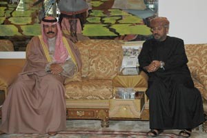 سمو ولي العهد الشيخ نواف الاحمد يعزي السفير العماني الشيخ سالم المعشني