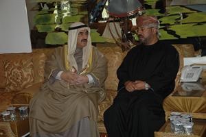 سمو رئيس مجلس الوزراء الشيخ ناصر المحمد يقدم تعازيه للسفير العماني 