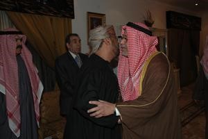 الشيخ علي الجراح معزيا