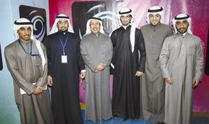 الزميل نصار الخمسان يتوسط اللجنة المنظمة للمهرجان