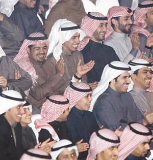 تفاعل الجمهور مع قصائد الشعراء
