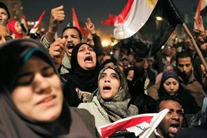 احتفالات الجماهير بعد تنحي الرئيس حسني مبارك﻿