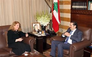 رئيس حكومة تصريف الاعمال سعد الحريري مستقبلا الوزيرة السابقة ليلى الصلح في بيت الوسط امس﻿﻿محمود الطويل﻿