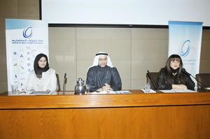 فدوى درويش من اليمين وممثلون من برنامج اعادة الهيكلة خلال ندوة العمالة الوطنية
محمد ماهر
