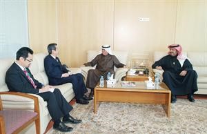 فاروق الزنكي والشيخ طلال الخالد خلال استقبال السفير الياباني
