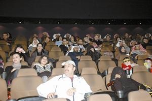 الجمهور يتابع فيلم سي ركس ملك البحار﻿