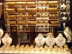 توقعات بأن تعزز المشتريات الآسيوية الطلب على الذهب في 2011