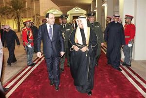 سمو رئيس الوزراء الشيخ ناصر المحمد مودعا رئيس الوزراء العراقي نوري المالكي
