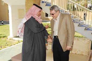 حديث باسم بين السفير السعودي دعبدالعزيز الفايز والسفير العراقي محمد حسين بحر العلوم﻿