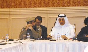 السكرتير اول في سفارة دولة الكويت في الدوحة عبدالناصر مسفر الرشيدي متابعا احدى ورشات العمل﻿