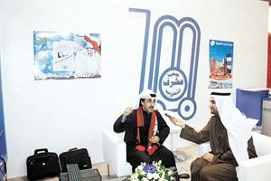 علي الحداد يتحدث للزميل محمد راتب﻿