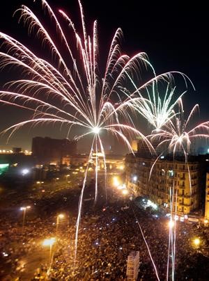 احتفالات جمعة النصر في ميدان التحرير تواصلت حتى وقت متاخر مساء اول من امس اپ

