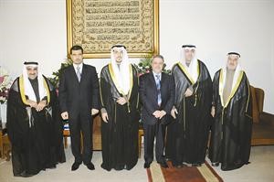 السفير العراقي محمد حسين بحر العلوم يبارك﻿