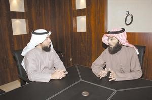 العوضي متحدثا للزميل ضاري المطيري﻿﻿كرم ذياب﻿