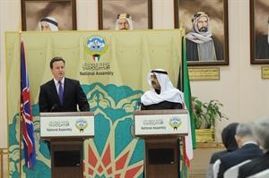 الرئيس جاسم الخرافي ورئيس وزراء بريطانيا خلال المؤتمر الصحافي امس﻿
