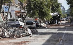 اثار الزلزال المدمر في احد الشوارع	رويترز﻿