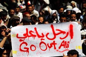 يمنيون معارضون للرئيس علي عبدالله صالح يطالبون برحيله﻿