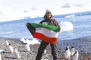 مريم الجوعان ترفع علم الكويت في القارة القطبية الجنوبية﻿