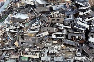 تكدس النفايات الإلكترونية في دول الخليج ينذر بكارثة بيئية