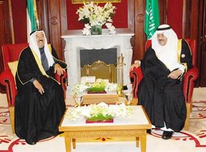 صاحب السمو الامير الشيخ صباح الاحمد مستقبلا صاحب السمو الملكي الامير نايف بن عبدالعزيز﻿
