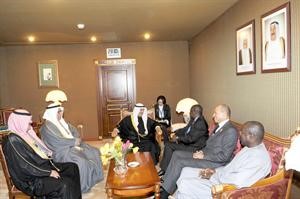 سمو رئيس الوزراء الشيخ ناصر المحمد مستقبلا رئيس البرلمان السنغالي بحضور خالد الجارالله ودعادل الطبطبائي والسفير عبدالاحد امباكي
