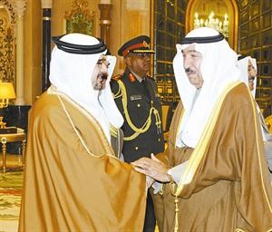 الشيخ جابر العبدالله مرحبا بولي عهد البحرين خلال مادبة الغداء﻿