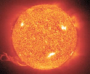 علماء الفلك يفسرون سبب ظهور الشمس بشكل خالٍ من البقع