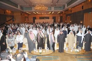 وقوفا للنشيد الوطني﻿