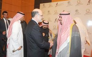الشيخ احمد الفهد مصافحا مايكل سيرينو﻿