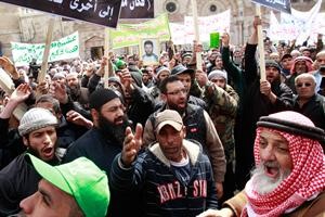 سلفيون اردنيون وعدد من ذوي المعتقلين الاسلاميين خلال مظاهرة للمطالبة بالافراج عن السجناء امس الاولرويترز