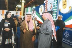 مصطفى الشمالي في جناح التامينات بمعرض الاستقلال
﻿