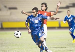 حمد امان امام بنغلاديش في مباراة الذهاب
﻿