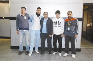 فريدون مع الزملاء احمد حسين وعبدالعزيز جاسم ويحيى حميدان وحسن السعدون ﻿﻿حسن حسيني
﻿