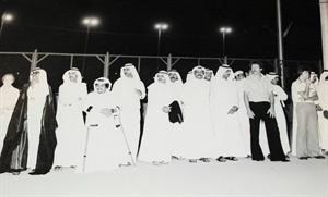 اعضاء مجلس ادارة نادي المعاقين ويبدو الوكيل المساعد في الشؤون عبدالرحمن المزروعي عام 1972