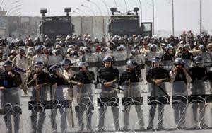 قوات عراقية حاشدة لتامين المنطقة الخضراء في بغداد امس﻿