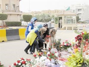 ورود من اسرة مستشفى السيف حبا في صاحب السمو الامير