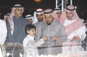 جانب من عملية السحب على جوائز المهرجان