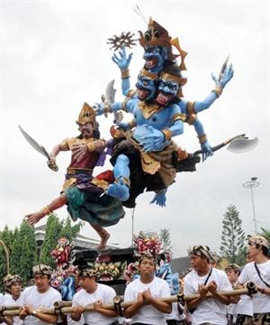 بالي تحتفل بعيد هندوسي لطرد الشياطين 