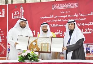 الشعيب يتلقى درع التكريم من الستلان وباني﻿