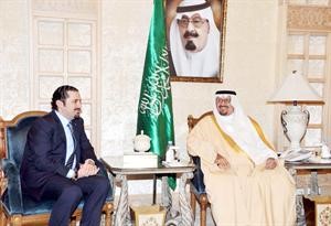 ولي العهد السعودي الامير سلطان بن عبدالعزيز مستقبلا رئيس حكومة تصريف الاعمال سعد الحريري في الرياض مساء امس الاول واس