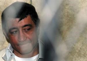 صورة ارشيفية لاحمد عز وهو ببدلة السجن البيضاء
﻿