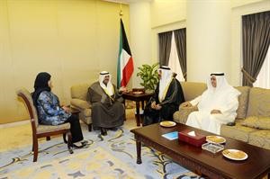سمو رئيس الوزراء الشيخ ناصر المحمد مستقبلا دسلوى الجسار ودعبدالله الحواج ووائل المطوع﻿