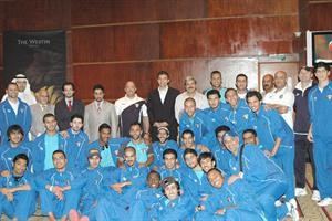 اعضاء سفارتنا في بنغلاديش مع وفد الازرق الاولمبي
﻿