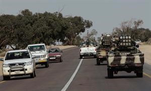 قوات الثوار تنسحب من بلدة راس لانوف عقب الاشتباكات العنيفة مع قوات القذافي امس 	اپ﻿
